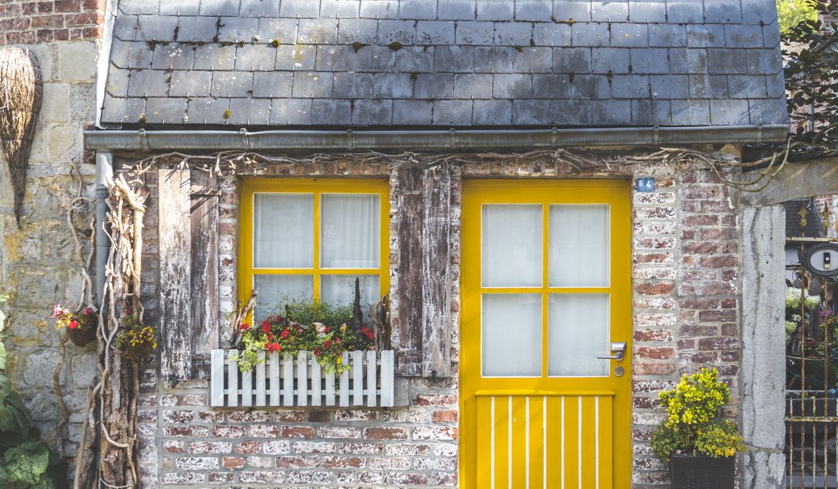 Keeping a cottage warm with draught-proofing methods